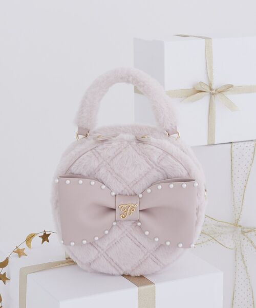 Maison de FLEUR(メゾンドフルール)の「フェイクファーパールリボンラウンドバッグ(ハンドバッグ・レディース・ピンク/ホワイト・FREE)」の12枚目の写真