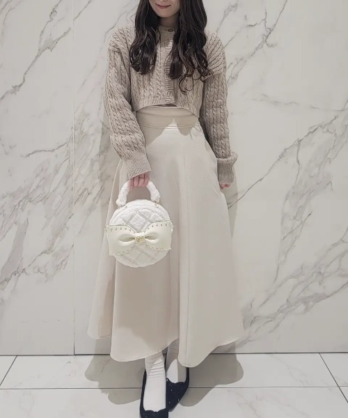 Maison de FLEUR(メゾンドフルール)の「フェイクファーパールリボンラウンドバッグ(ハンドバッグ・レディース・ピンク/ホワイト・FREE)」の3枚目の写真