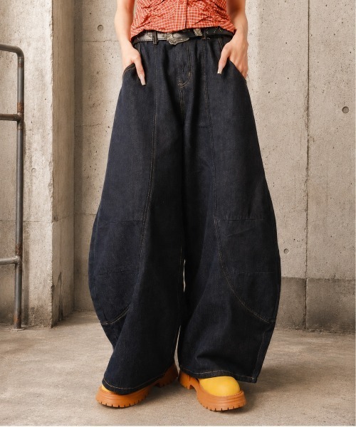 SPINNS(スピンズ)の「今期マストバイアイテム入荷!ボリュームバルーンデニムパンツ(デニムパンツ・レディース・ブルー/ブラック/サックスブルー/ワンウォッシュ/ブラック系その他/ブルー系その他・ONESIZE/S/XS)」の6枚目の写真