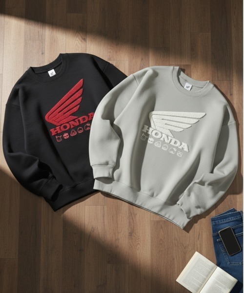 sanrio（サンリオ）の「【HONDA/ホンダ×Sanrio/サンリオ】HONDA×はぴだんぶい　リップルダンボールサガラ刺繍スウェットクルー（スウェット・メンズ・ブラック/オートミール/ブラウン/ライトグリーン・MEDIUM/LARGE）」の4枚目の写真