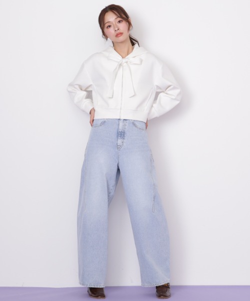 JILL by JILL STUART（ジルバイジルスチュアート）の「◇リボン加工カーブパネルデニム（デニムパンツ・レディース・ブラック/ブルー・SMALL/MEDIUM）」の2枚目の写真