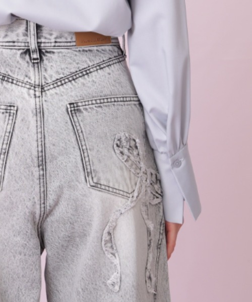 JILL by JILL STUART（ジルバイジルスチュアート）の「◇リボン加工カーブパネルデニム（デニムパンツ・レディース・ブラック/ブルー・SMALL/MEDIUM）」の20枚目の写真