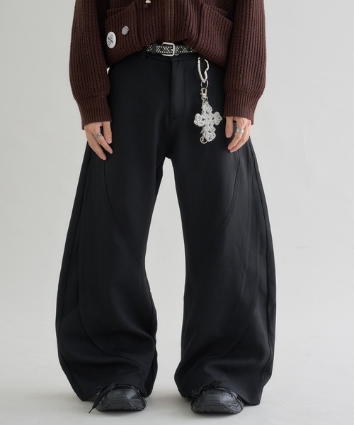 EPNK(イーピーエヌケー)の「Switching Curve Slacks /スイッチカーブスラックス(スラックス・メンズ・ブラック・SMALL/LARGE/MEDIUM)」の2枚目の写真
