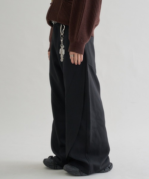 EPNK(イーピーエヌケー)の「Switching Curve Slacks /スイッチカーブスラックス(スラックス・メンズ・ブラック・SMALL/LARGE/MEDIUM)」の3枚目の写真