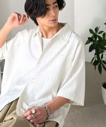 Java（ジャバ）の「《JaVaジャバコラボ》羽織りとしても重宝する、汎用性の高さが魅力!刺繍入り ヘリンボーン織ストライプ柄 オーバーサイズ半袖シャツ（シャツ/ブラウス）」