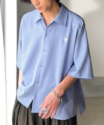 Java（ジャバ）の「《JaVaジャバコラボ》羽織りとしても重宝する、汎用性の高さが魅力!刺繍入り ヘリンボーン織ストライプ柄 オーバーサイズ半袖シャツ（シャツ/ブラウス）」