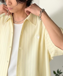 Java（ジャバ）の「《JaVaジャバコラボ》羽織りとしても重宝する、汎用性の高さが魅力!刺繍入り ヘリンボーン織ストライプ柄 オーバーサイズ半袖シャツ（シャツ/ブラウス）」