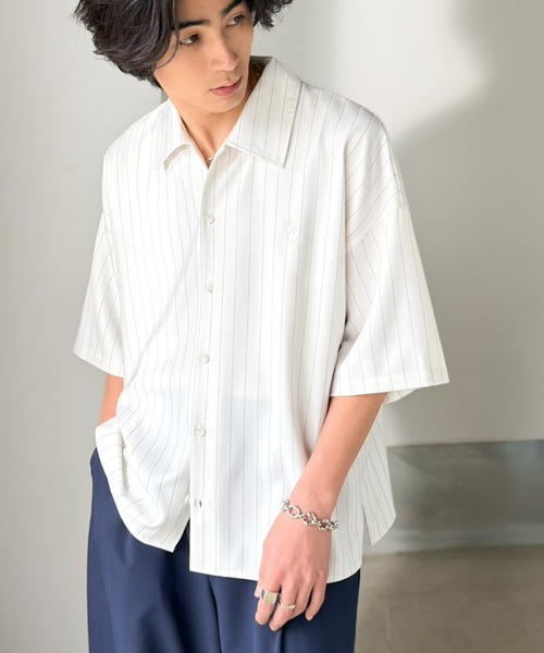 Java(ジャバ)の「《JaVaジャバコラボ》羽織りとしても重宝する、汎用性の高さが魅力!刺繍入り ヘリンボーン織ストライプ柄 オーバーサイズ半袖シャツ(シャツ/ブラウス・メンズ・イエロー/サックスブルー/オフホワイト/チャコールグレー・SMALL/MEDIUM/LARGE)」の22枚目の写真