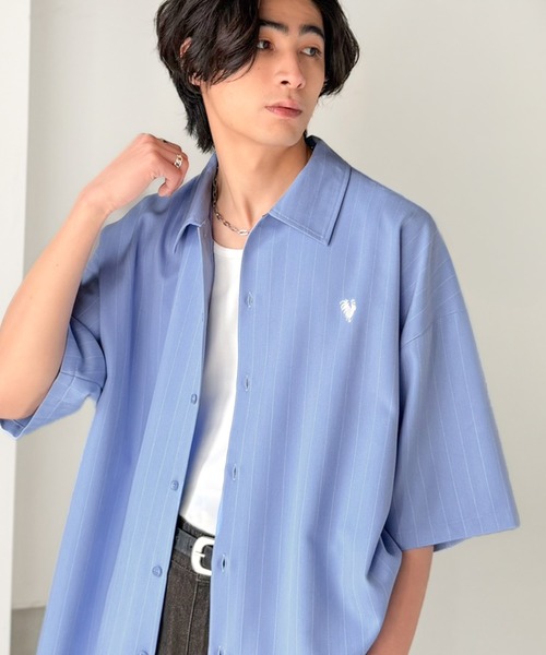 Java(ジャバ)の「《JaVaジャバコラボ》羽織りとしても重宝する、汎用性の高さが魅力!刺繍入り ヘリンボーン織ストライプ柄 オーバーサイズ半袖シャツ(シャツ/ブラウス・メンズ・イエロー/サックスブルー/オフホワイト/チャコールグレー・SMALL/MEDIUM/LARGE)」の5枚目の写真