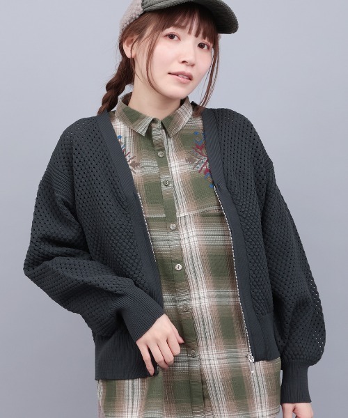 チチカカ(チチカカ)の「メッシュVネックカーディガン(カーディガン/ボレロ・レディース・ライトグレー/チャコールグレー/マスタード・FREE)」の2枚目の写真
