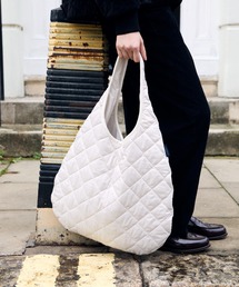 LAVENHAM（ラベンハム）の「Quilted Round Bag Unisex / キルテッド ラウンド バッグ ユニセックス（ショルダーバッグ）」