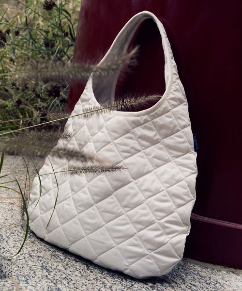 LAVENHAM（ラベンハム）の「Quilted Round Bag Unisex / キルテッド ラウンド バッグ ユニセックス（ショルダーバッグ・レディース・オフホワイト/ブラウン・ONE SIZE）」の7枚目の写真