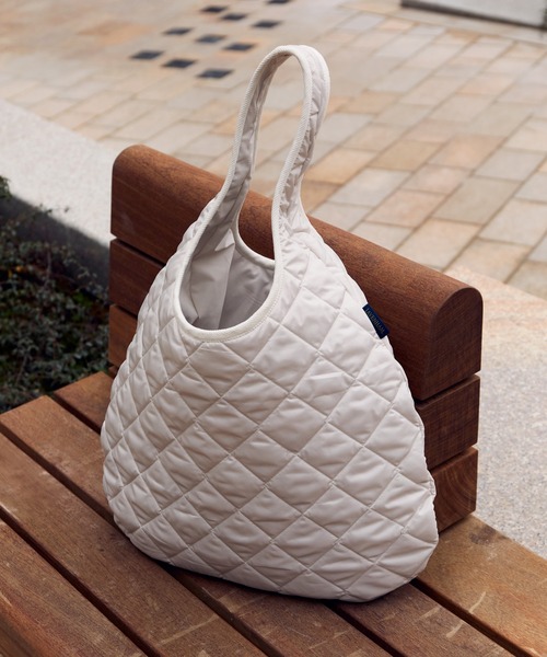 LAVENHAM（ラベンハム）の「Quilted Round Bag Unisex / キルテッド ラウンド バッグ ユニセックス（ショルダーバッグ・レディース・オフホワイト/ブラウン・ONE SIZE）」の9枚目の写真
