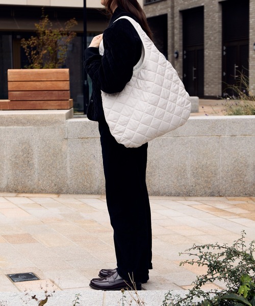 LAVENHAM（ラベンハム）の「Quilted Round Bag Unisex / キルテッド ラウンド バッグ ユニセックス（ショルダーバッグ・レディース・オフホワイト/ブラウン・ONE SIZE）」の6枚目の写真