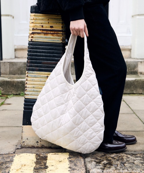LAVENHAM（ラベンハム）の「Quilted Round Bag Unisex / キルテッド ラウンド バッグ ユニセックス（ショルダーバッグ・レディース・オフホワイト/ブラウン・ONE SIZE）」の5枚目の写真