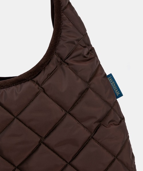LAVENHAM（ラベンハム）の「Quilted Round Bag Unisex / キルテッド ラウンド バッグ ユニセックス（ショルダーバッグ・レディース・オフホワイト/ブラウン・ONE SIZE）」の22枚目の写真