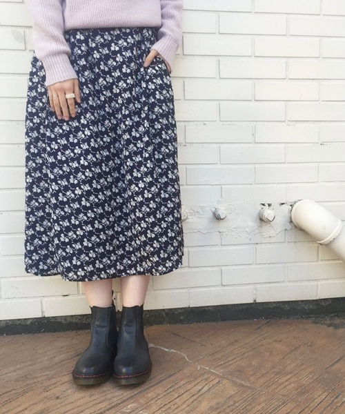 Kastane(カスタネ)の「花柄スリットロングスカート(スカート・レディース・ブルー系その他/ホワイト系その他・FREE)」の2枚目の写真