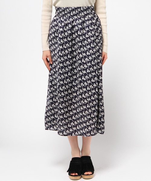 Kastane(カスタネ)の「花柄スリットロングスカート(スカート・レディース・ブルー系その他/ホワイト系その他・FREE)」の3枚目の写真