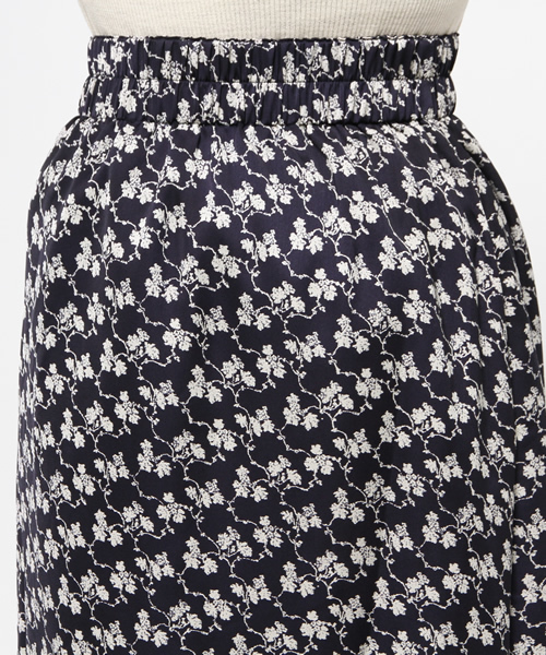 Kastane(カスタネ)の「花柄スリットロングスカート(スカート・レディース・ブルー系その他/ホワイト系その他・FREE)」の7枚目の写真