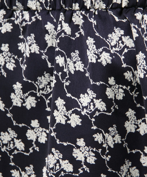 Kastane(カスタネ)の「花柄スリットロングスカート(スカート・レディース・ブルー系その他/ホワイト系その他・FREE)」の11枚目の写真