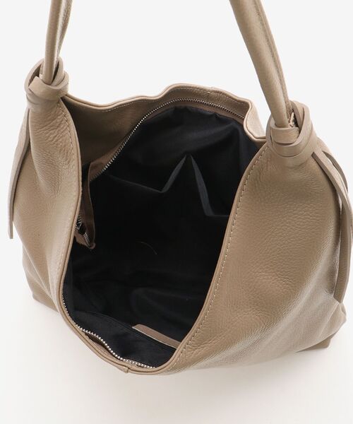 le.coeur blanc（ルクールブラン）の「MILLELA FIRENZE ホーボーショルダーバッグ（ショルダーバッグ・レディース・グレイッシュベージュ/ブラック・FREE）」の16枚目の写真