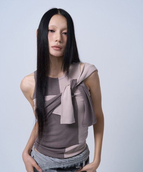 ZIZEMUSEUM(ジゼミュージアム)の「UNBALANCE TUBE TOP (COCOA)(Tシャツ/カットソー・レディース・その他・ONE SIZE)」の2枚目の写真