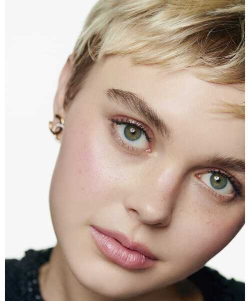 CHANEL(シャネル)の「ボーム エサンシエル フェイスカラー(ハイライト/シェーディング・レディース・キュート・FREE)」の6枚目の写真