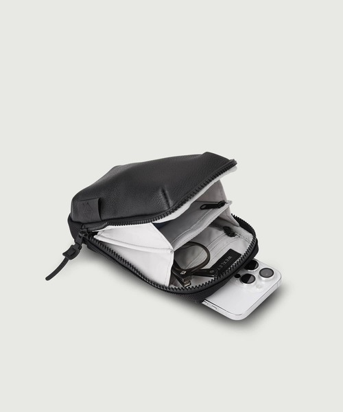 WEXLEY(ウェクスレイ)の「WEXLEY / VERTICAL SLING Japan Limited Edition(ショルダーバッグ・メンズ・ブラック・FREE)」の16枚目の写真