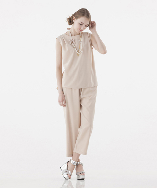 Rose Tiara（ローズティアラ）の「トレンドのセットアップスタイルが叶う二重織ノースリーブブラウス（シャツ/ブラウス・レディース・ブラック/ベージュ・38/46/42）」の11枚目の写真