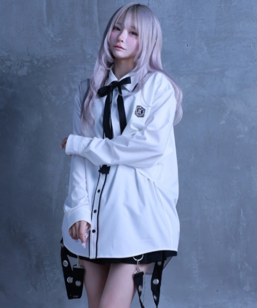 Amilige（アミリージュ）の「エンブレムワッペン刺繍リボン付きシャツ（シャツ/ブラウス・レディース・ホワイト/ブラック・FREE）」の9枚目の写真