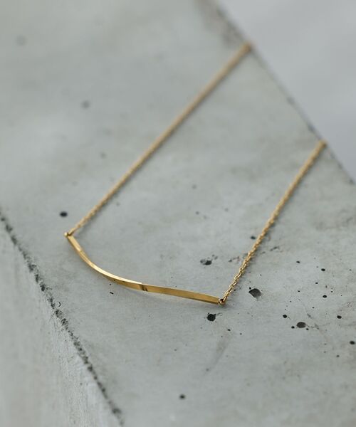 YECCA VECCA（イェッカヴェッカ）の「ステンレスニュアンスバーネックレス（ネックレス・レディース・ゴールド/シルバー・FREE）」の3枚目の写真
