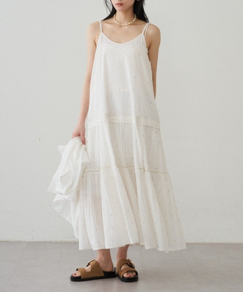 LOUNGEDRESS(ラウンジドレス)の「【INDIA】刺繍ティアードキャミワンピース(ワンピース・レディース・ブラック/レッド/オフホワイト・MEDIUM/SMALL)」の2枚目の写真