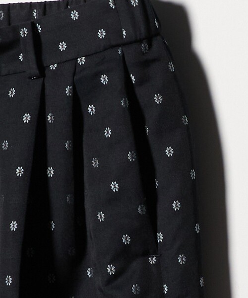 UNITED ARROWS（ユナイテッドアローズ）の「フラワー ジャガード 2タック ワイドパンツ ‐ウォッシャブル‐（スラックス・レディース・ネイビー/ブラック・34/40/36/38）」の8枚目の写真