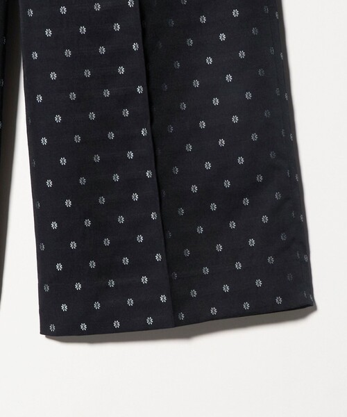 UNITED ARROWS（ユナイテッドアローズ）の「フラワー ジャガード 2タック ワイドパンツ ‐ウォッシャブル‐（スラックス・レディース・ネイビー/ブラック・34/40/36/38）」の11枚目の写真