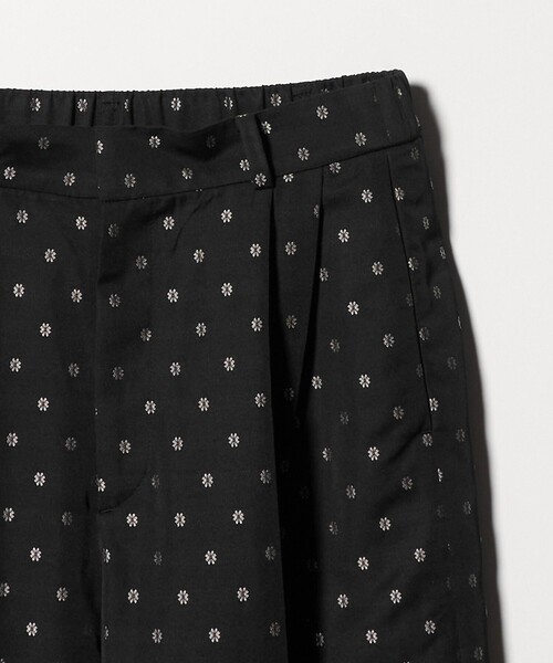 UNITED ARROWS(ユナイテッドアローズ)の「フラワー ジャガード 2タック ワイドパンツ ‐ウォッシャブル‐(スラックス・レディース・ネイビー/ブラック・34/40/36/38)」の9枚目の写真