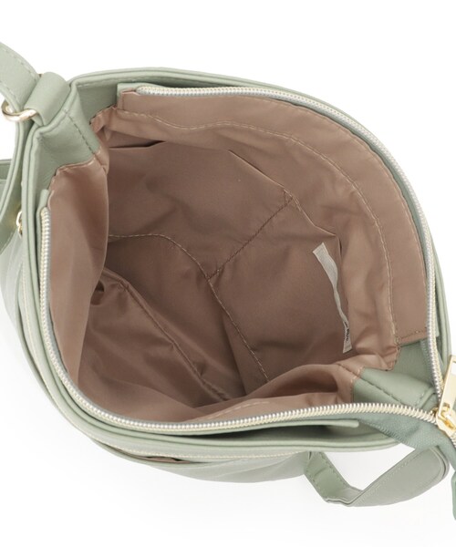 SHOO・LA・RUE（シューラルー）の「【8ポケット/ギフトにも】すっきり見えのショルダーバッグ（ショルダーバッグ・レディース・ブラック/ベージュ/イエロー/アイボリー/ブルー/グリーン・00）」の12枚目の写真