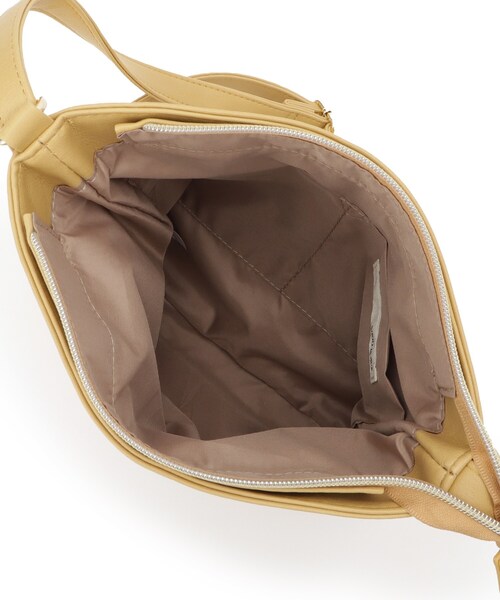 SHOO・LA・RUE（シューラルー）の「【8ポケット/ギフトにも】すっきり見えのショルダーバッグ（ショルダーバッグ・レディース・ブラック/ベージュ/イエロー/アイボリー/ブルー/グリーン・00）」の15枚目の写真