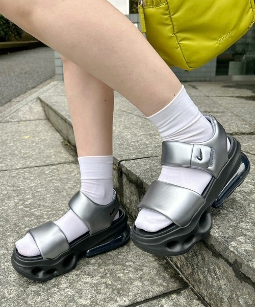 NIKE(ナイキ)の「【NIKE】AIR MAX HALO(サンダル・レディース・シルバー・25/24/23/22/26)」の1枚目の写真