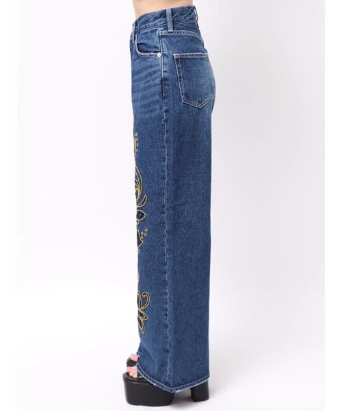 EVRIS(エヴリス)の「エンブロイダリーカッティングワイドデニムパンツ(デニムパンツ・レディース・ブルー/ブラック・SMALL/MEDIUM)」の8枚目の写真