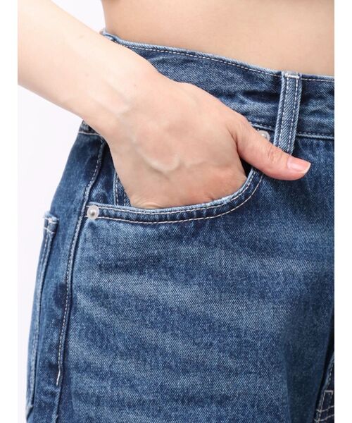 EVRIS(エヴリス)の「エンブロイダリーカッティングワイドデニムパンツ(デニムパンツ・レディース・ブルー/ブラック・SMALL/MEDIUM)」の12枚目の写真