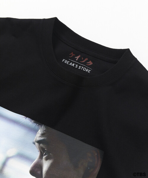 FREAK'S STORE（フリークスストア）の「TBSドラマ『ケイゾク』コラボ 「MAYAMA」フロントプリント ショートスリーブ クルーネックTシャツ B（Tシャツ/カットソー・メンズ・ホワイト/ブラック・X-LARGE/MEDIUM/LARGE）」の3枚目の写真