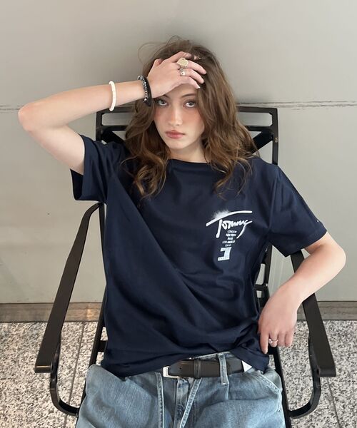 tommy jeans(トミー ジーンズ)の「レギュラーシティシグネチャーTシャツ(Tシャツ/カットソー・メンズ・マルチ/グリーン/ブラック/ホワイト・X-LARGE/SMALL/MEDIUM/LARGE/X-SMALL)」の12枚目の写真