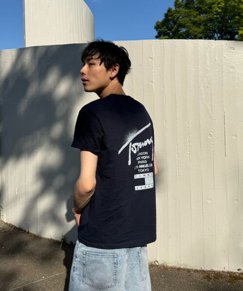 tommy jeans(トミー ジーンズ)の「レギュラーシティシグネチャーTシャツ(Tシャツ/カットソー・メンズ・マルチ/グリーン/ブラック/ホワイト・X-LARGE/SMALL/MEDIUM/LARGE/X-SMALL)」の8枚目の写真