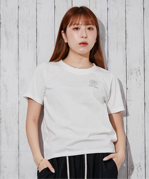 GORGE(ゴージ)の「《フラワープリント×ワンポイント》Tシャツ/カジュアル/春夏秋/全4色(Tシャツ/カットソー・レディース・オフホワイト/レッド/ブラック/ピンク・F)」の2枚目の写真