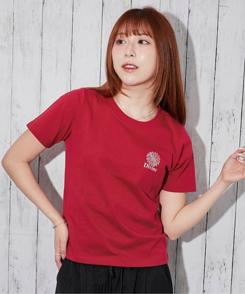GORGE(ゴージ)の「《フラワープリント×ワンポイント》Tシャツ/カジュアル/春夏秋/全4色(Tシャツ/カットソー・レディース・オフホワイト/レッド/ブラック/ピンク・F)」の6枚目の写真