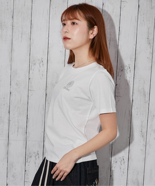 GORGE(ゴージ)の「《フラワープリント×ワンポイント》Tシャツ/カジュアル/春夏秋/全4色(Tシャツ/カットソー・レディース・オフホワイト/レッド/ブラック/ピンク・F)」の16枚目の写真