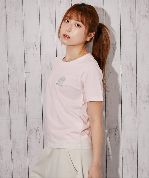 GORGE(ゴージ)の「《フラワープリント×ワンポイント》Tシャツ/カジュアル/春夏秋/全4色(Tシャツ/カットソー・レディース・オフホワイト/レッド/ブラック/ピンク・F)」の21枚目の写真