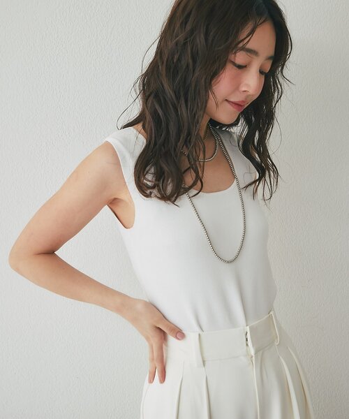 La boutique BonBon（ラブティックボンボン）の「【シリーズ累計お気に入り数1.5万突破！接触冷感・UVカット】クールタッチUV総針前後2WAYタンク（タンクトップ・レディース・ホワイト/ピンク/グレイッシュベージュ/チャコールグレー・FREE）」の8枚目の写真