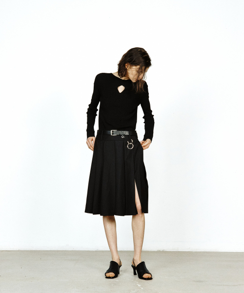 YUJI(ユジ)の「ORBE SLINGBACK BLACK(パンプス・レディース・ブラック・23cm/23.5cm/24cm/24.5cm/25cm)」の2枚目の写真