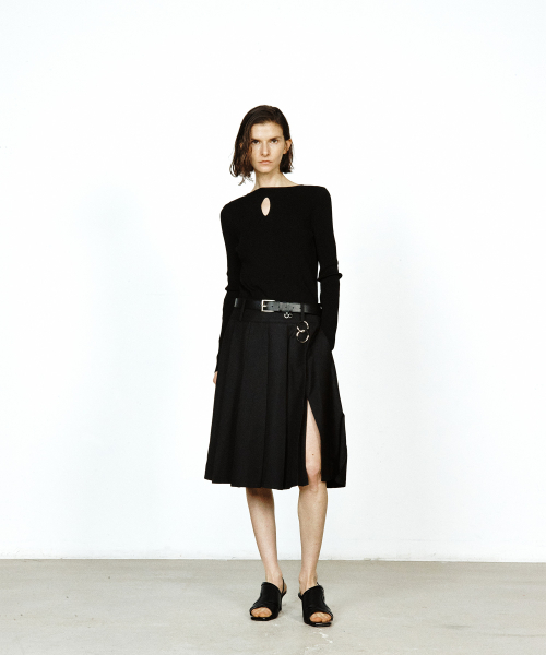 YUJI(ユジ)の「ORBE SLINGBACK BLACK(パンプス・レディース・ブラック・23cm/23.5cm/24cm/24.5cm/25cm)」の3枚目の写真